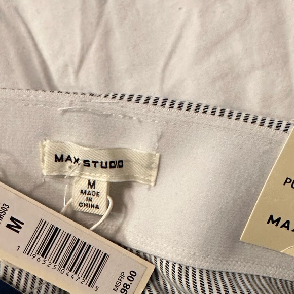 Pin stripe shorts - Picture 3 of 4